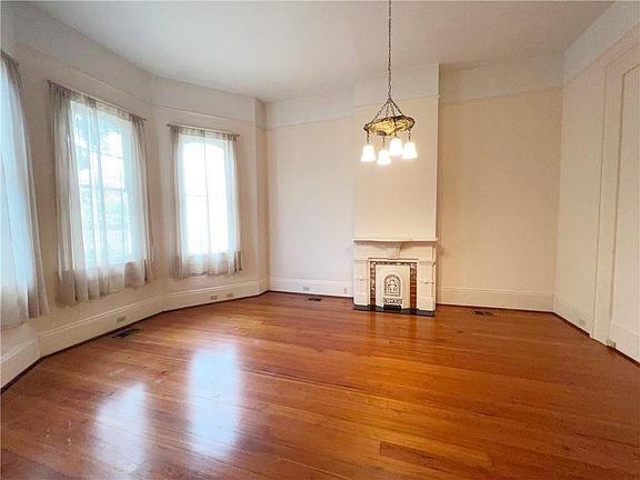 2nd image of 1422 Amelia St