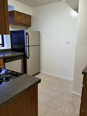 Rented by Hillel Realty Group | media 28