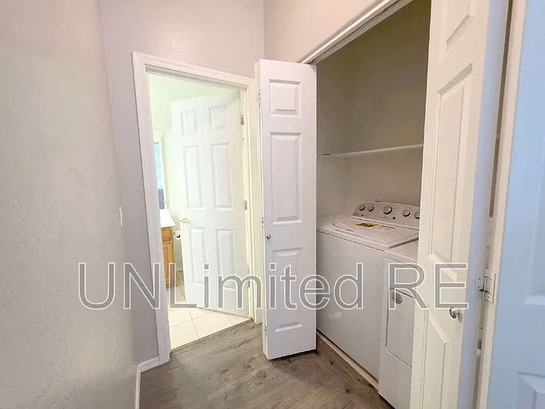 1151 S 16th Pl — Photo 18