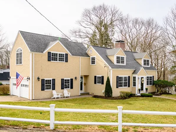 4 Bayberry Ln, Cohasset, MA 02025