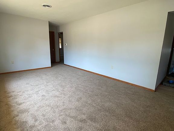 5th image of 715 Shirley Dr