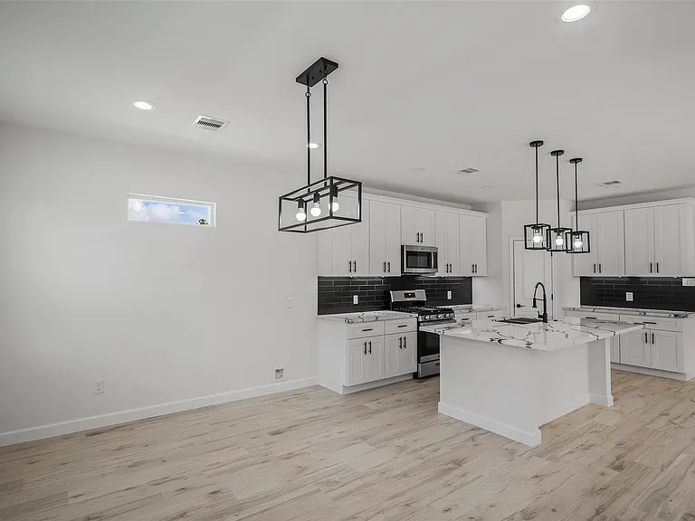 1078 Saint Clair St #B — Photo 7