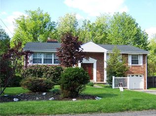 215 Lytton Rd, Coraopolis, PA 15108