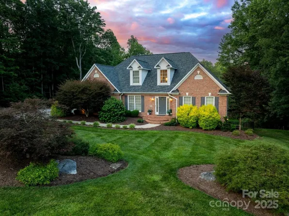 2441 Thornfield Dr, Lenoir, NC 28645
