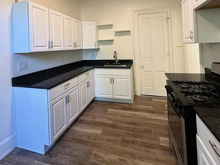932 Summit Ave #7 — Photo 4