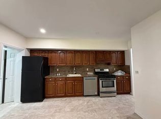 25-40 44th St, Astoria, NY 11103