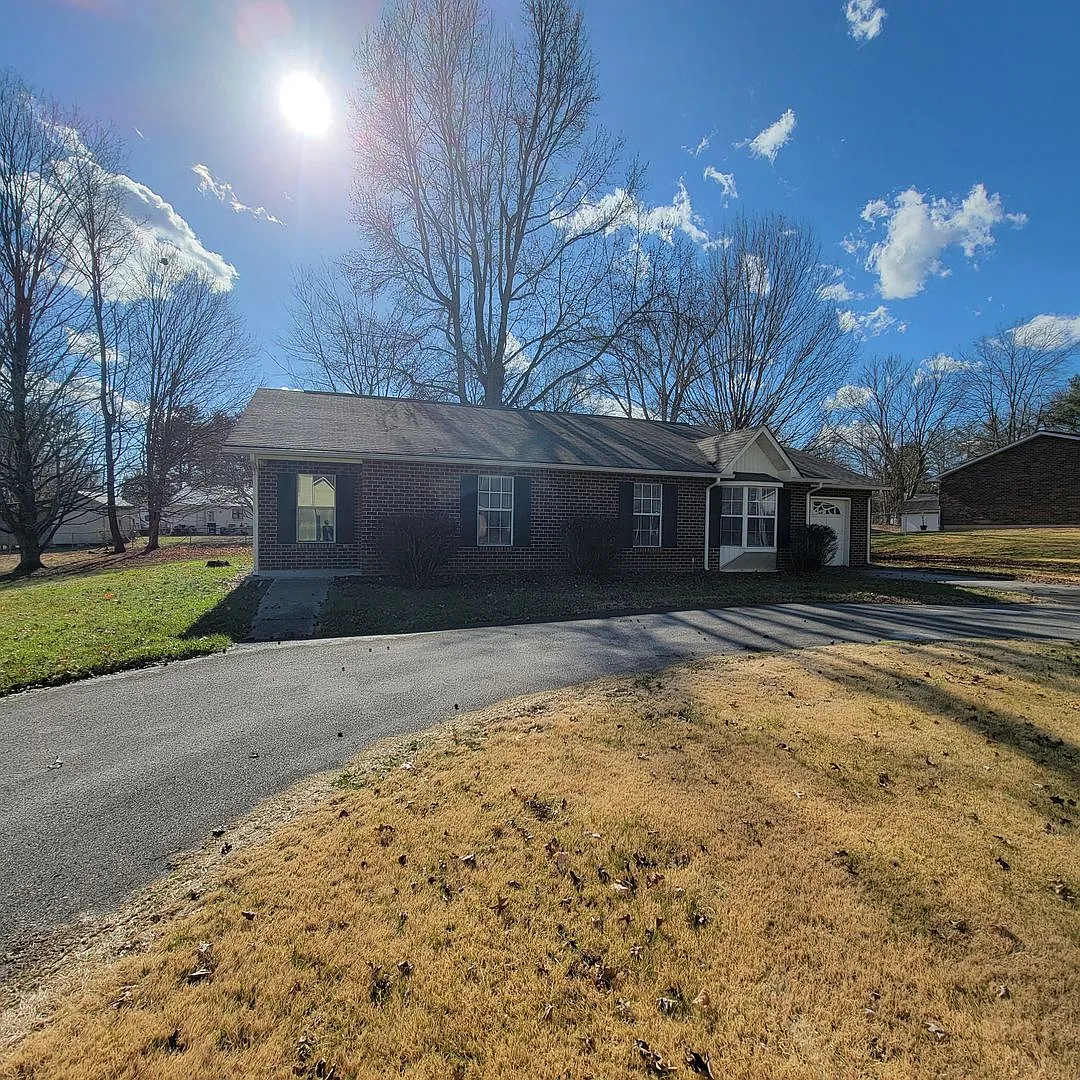 Building Photo - 1535 Garden Ln