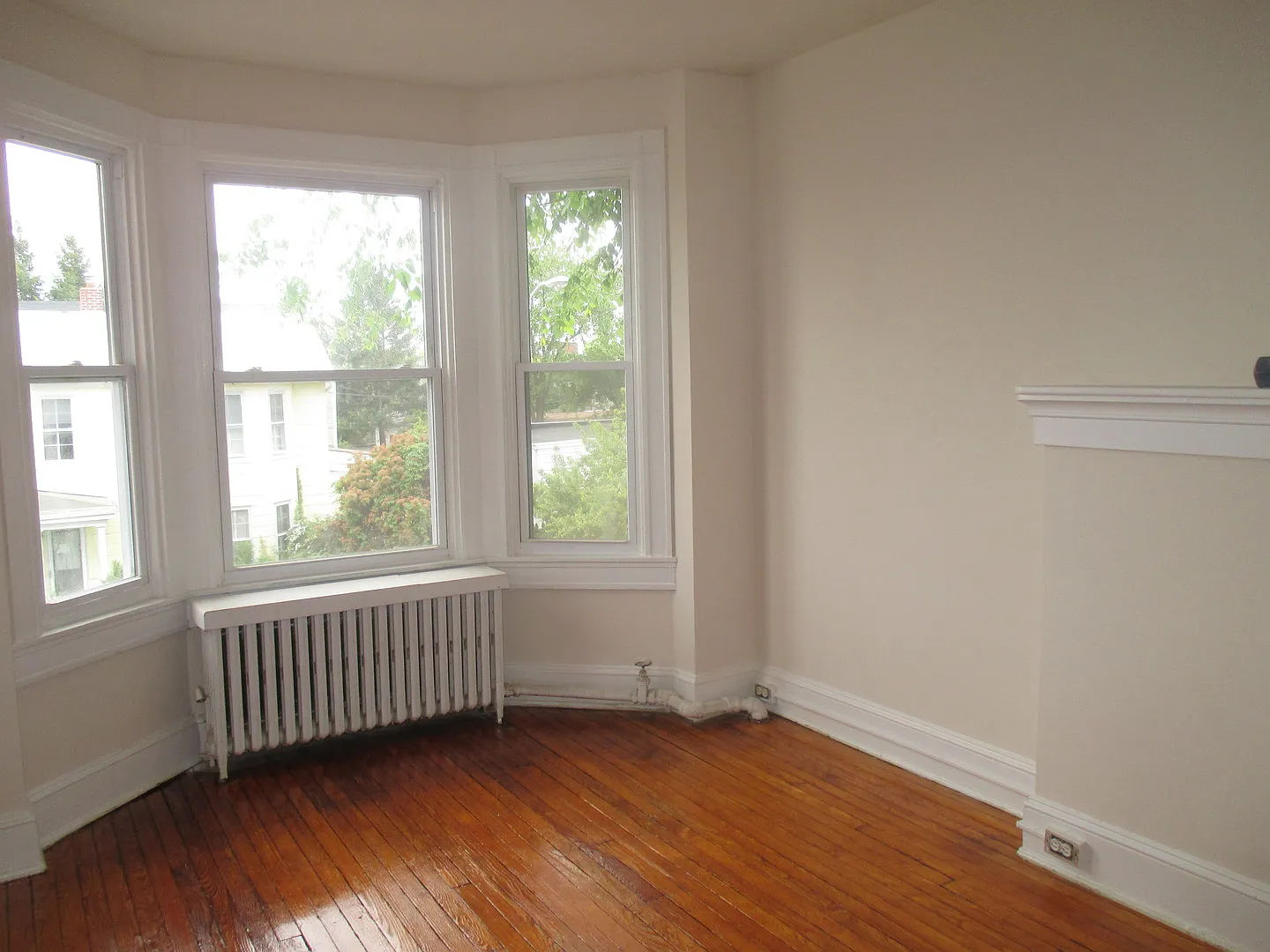 902 W 37th St — Photo 2