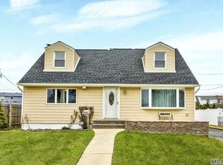 9 Derby Rd, Hicksville, NY 11801