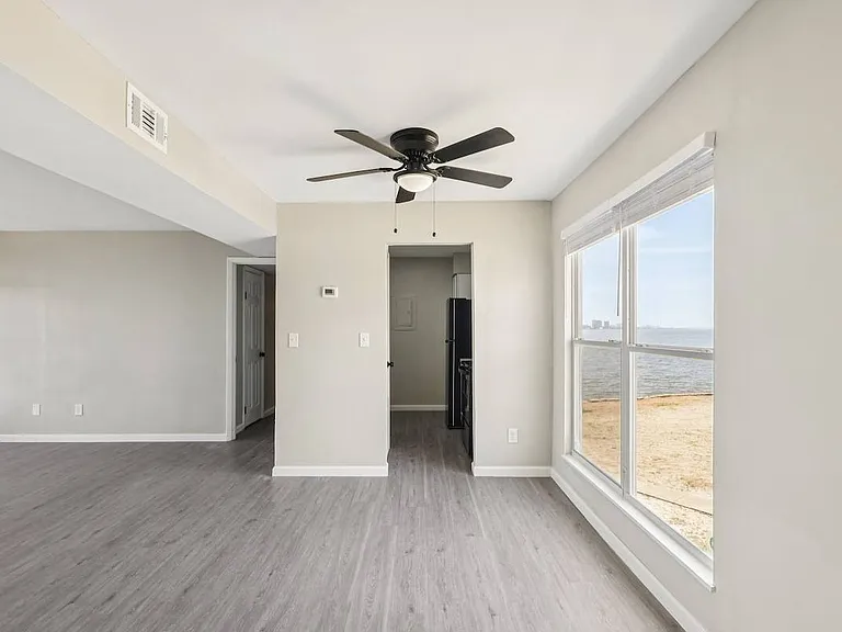 12th & Beach Apartments — Photo 64
