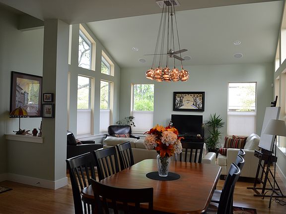 4th image of 902 S Riviera Cir