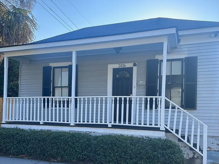 2426 Lincoln St — Photo 2