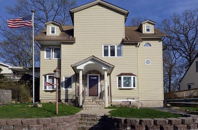 2nd image of 21 Erie Ave