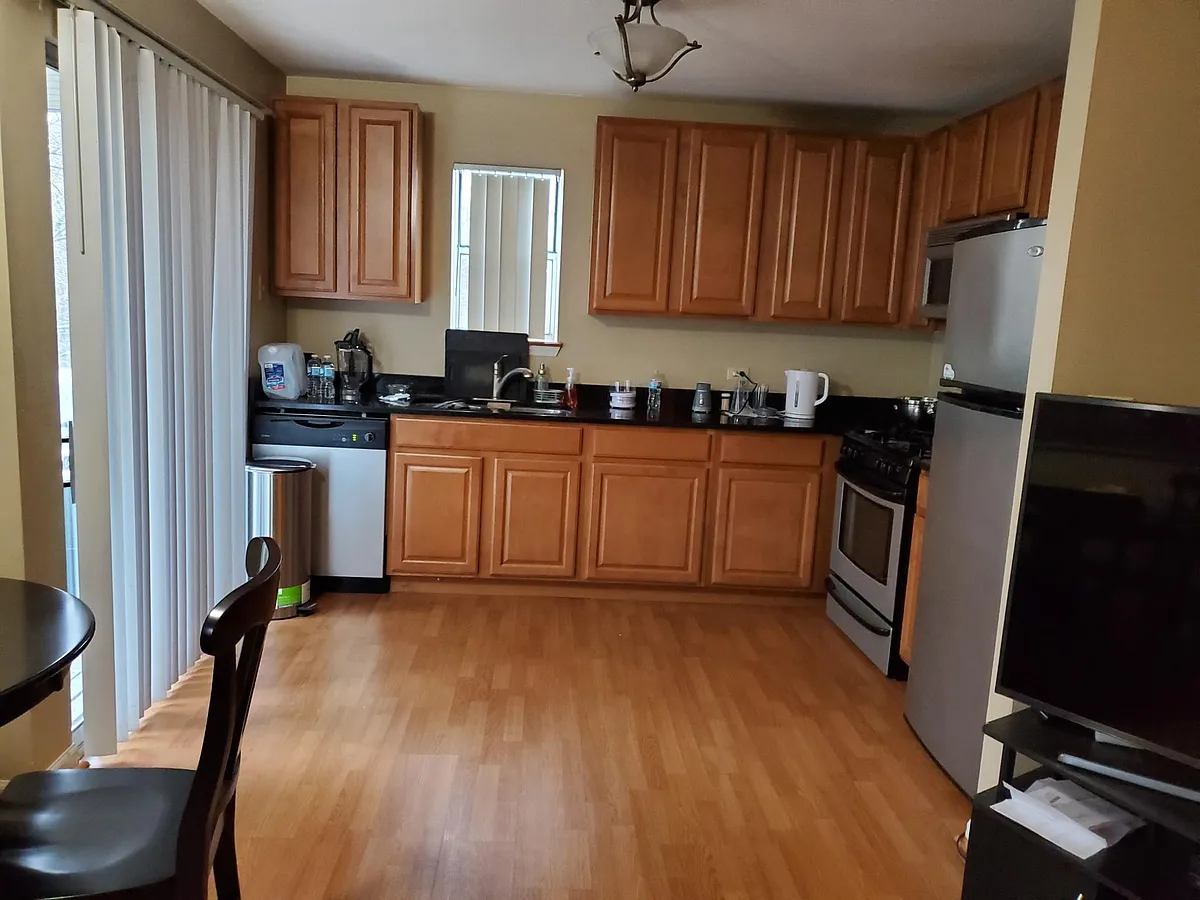 Updated kitchen with granite countertop, stainless steel appliance - 116 Gant Cir #H