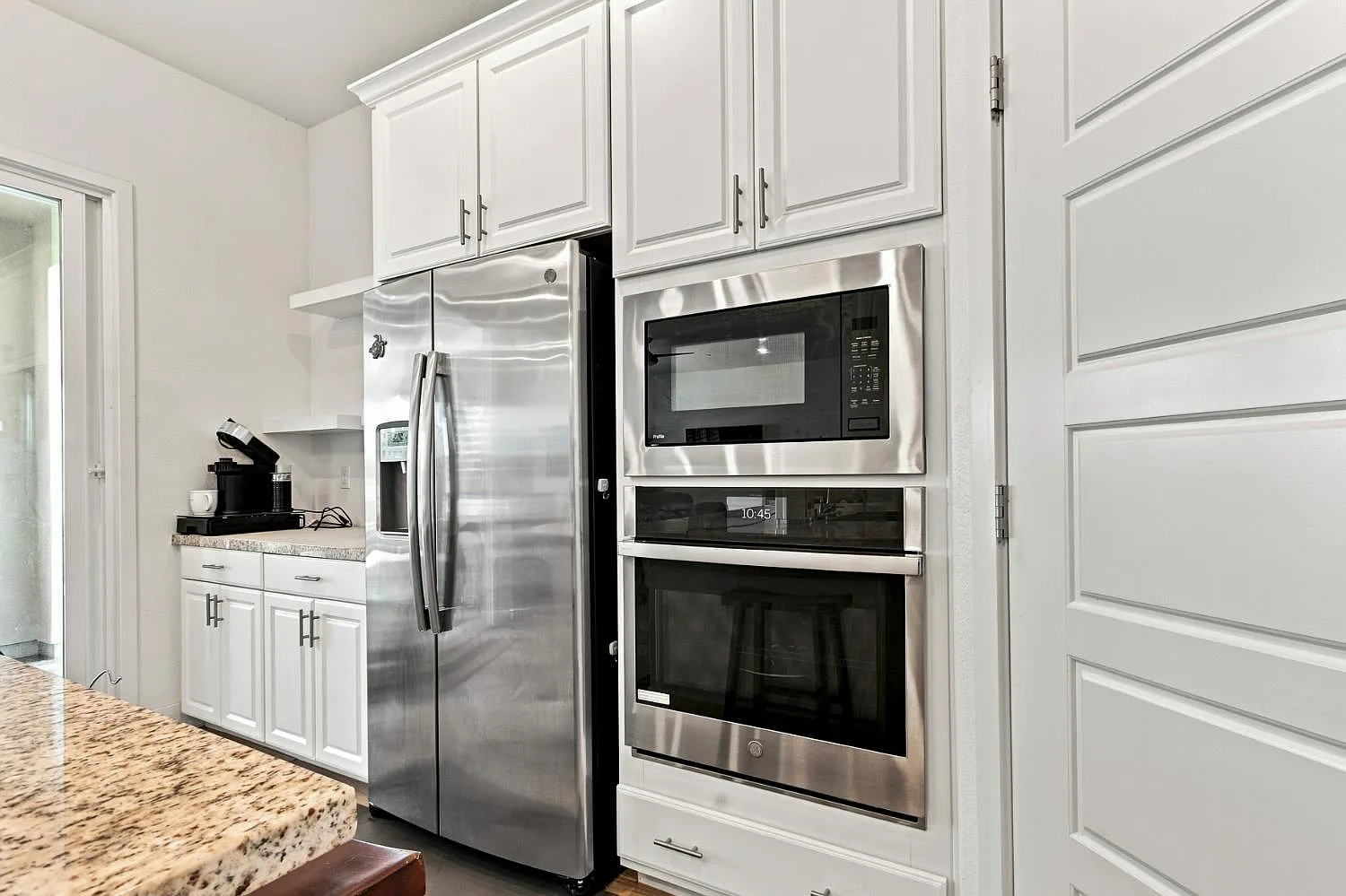 4 bed, 2200 sqft, $3,500 — Photo 2