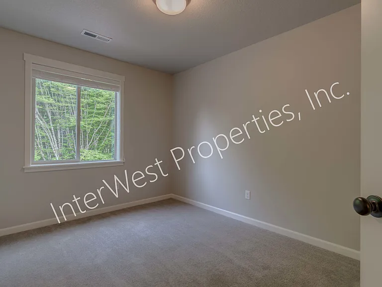 10404 NE 61st Cir — Photo 3