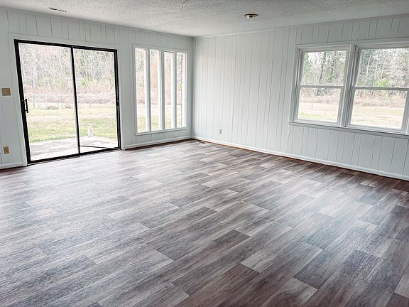 5th image of 77 Towhee St.