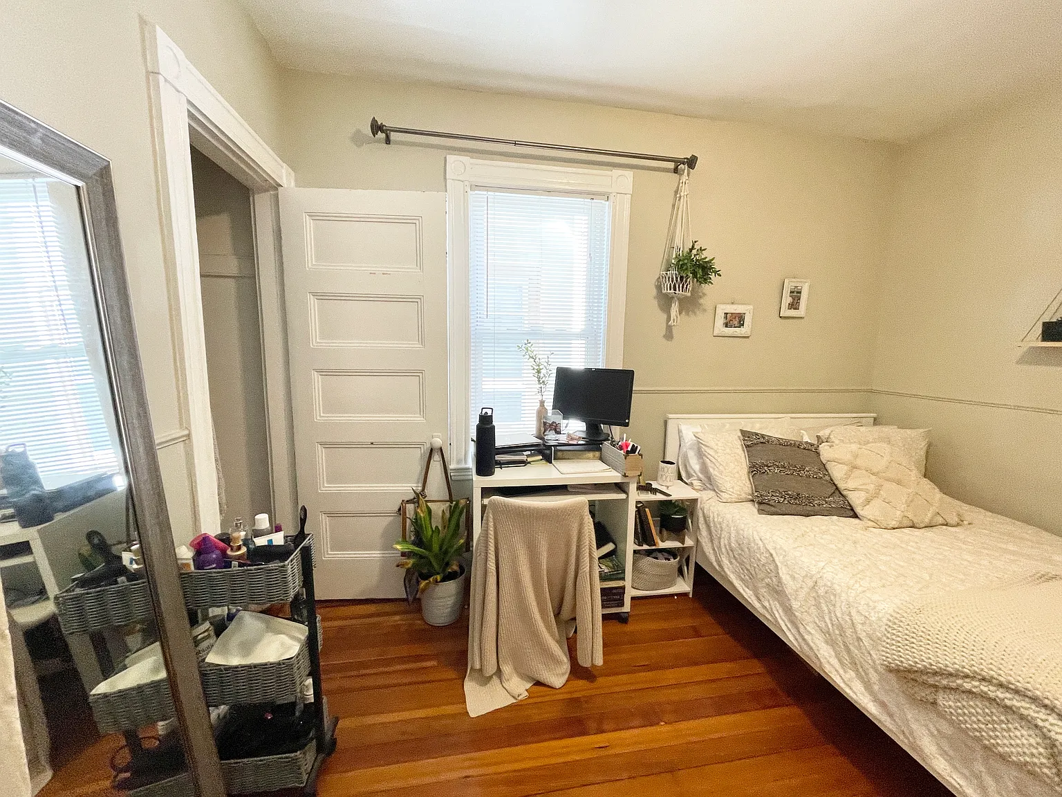 4 bed, 9999 sqft, $3,600 — Photo 4