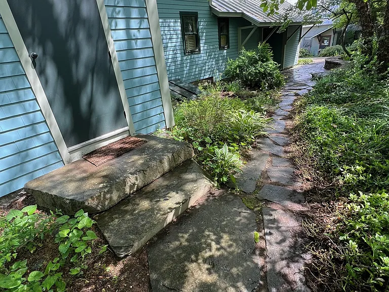 180 Foss Hill Rd — Photo 2
