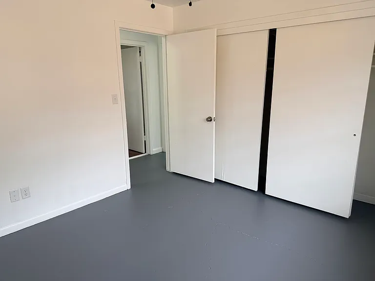 918 Roberts St — Photo 13