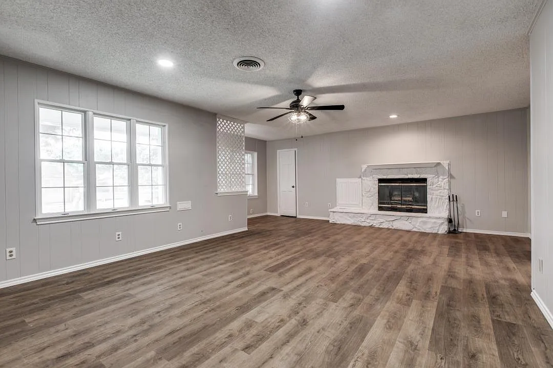 4 bed, 1954 sqft, $2,195 — Photo 1