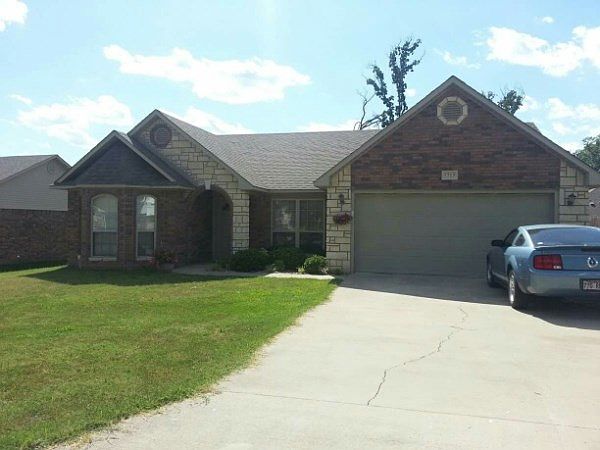 1st image of 1715 Twin Oaks Dr