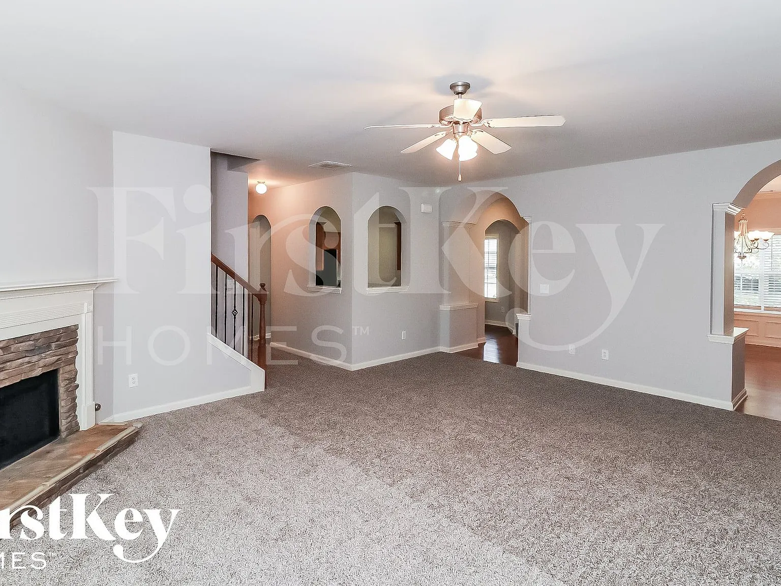 5 bed, 2.5 bath, 3330 sqft, $2,810 — Photo 3
