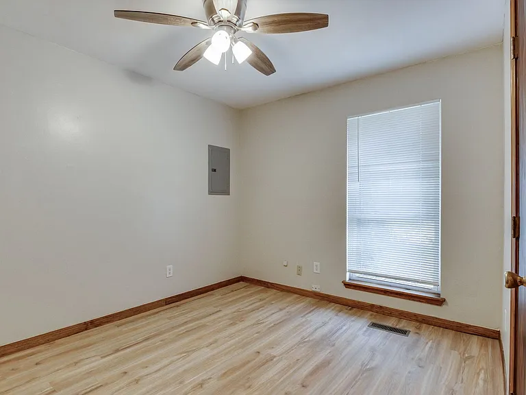 819 N Eagle Ln — Photo 29