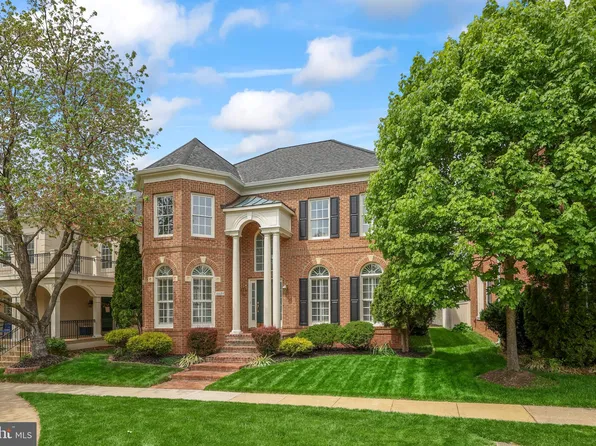 10097 McCarty Crest Ct, Fairfax, VA 22030