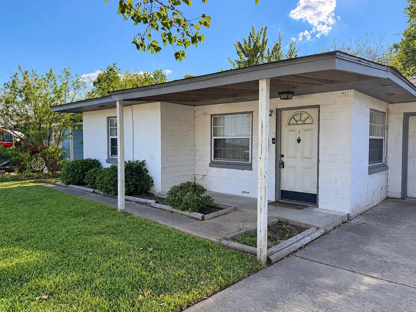 2 bed, 1.0 bath, 896 sqft, $1,300 — Photo 4