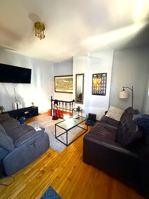 281 E St #1