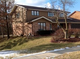 14826 Ridgewood Dr, Oak Forest, IL 60452