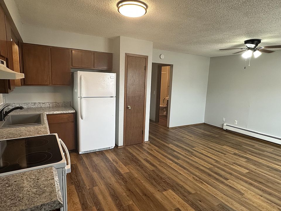 1st image of 107 Center Ave N #1