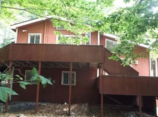 7135 Robinwood Dr, Tobyhanna, PA