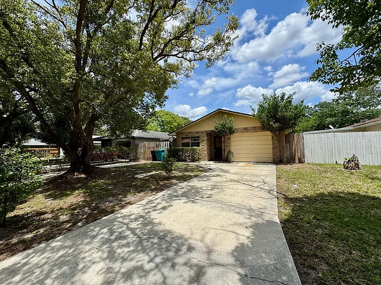 529 Hibiscus Way — Photo 2