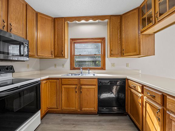 2nd image of 3801 Pebble Ct