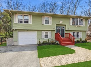 48 Roger Williams Dr, Johnston, RI 02919