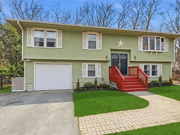 48 Roger Williams Dr, Johnston, RI 02919