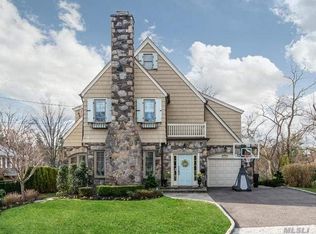 444 Hunt Ln, Manhasset, NY 11030