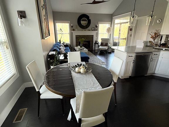 3rd image of 3749 Kings Glen Park