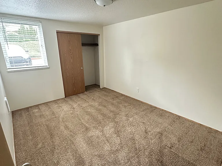 Eastman Heights Apartments — Photo 11