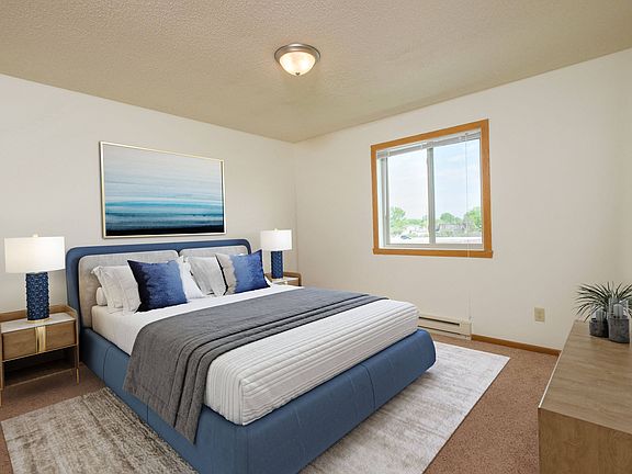 Fargo, ND Oak Court Apartments | Bedroom