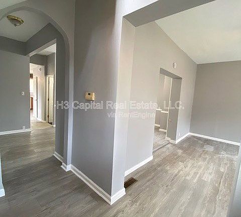 4th image of 218 South St