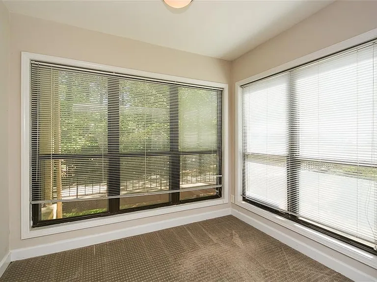 607 Lismore SE — Photo 7