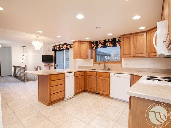2nd image of 2110 Ridgeview Dr