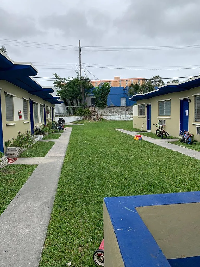 Studio, 450 sqft, $1,300 — Photo 1