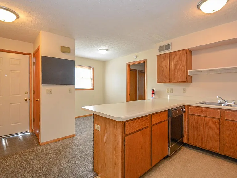 523 E Smith Ave — Photo 5