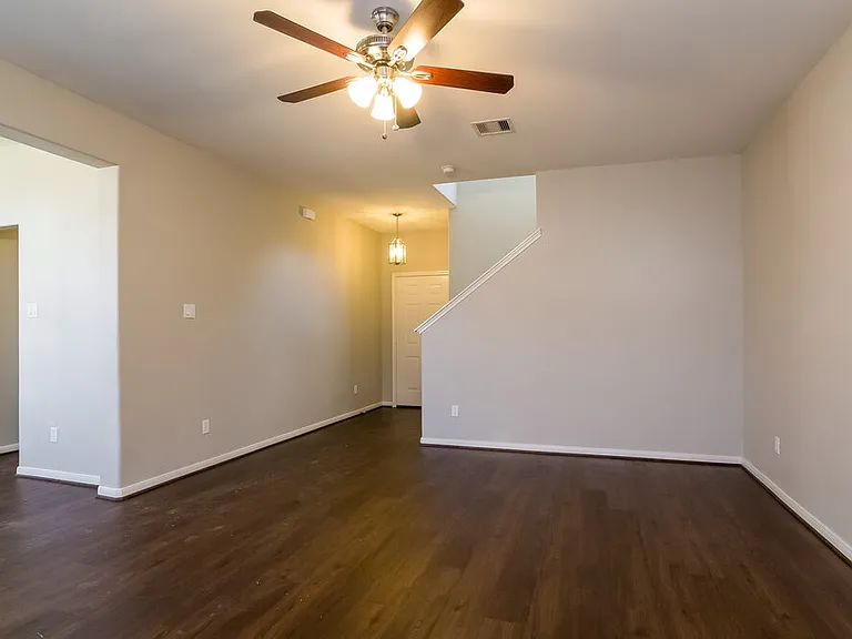 21818 Octavia Way — Photo 2