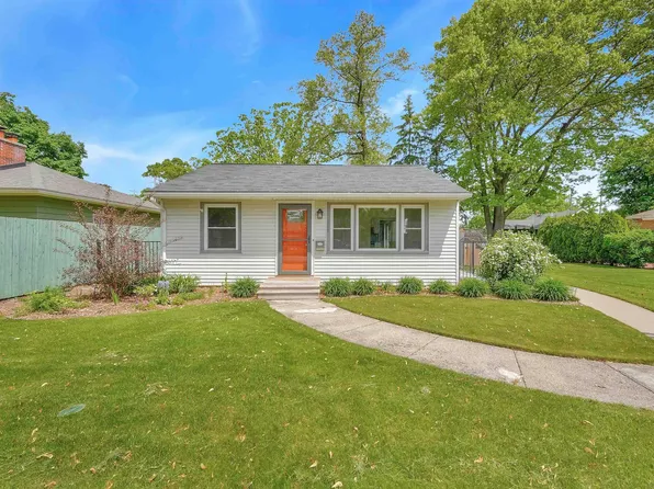 610 W 13th St, Traverse City, MI 49684
