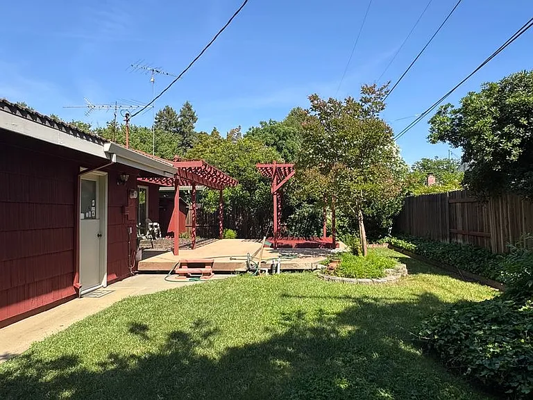 1214 Cornell Dr — Photo 11